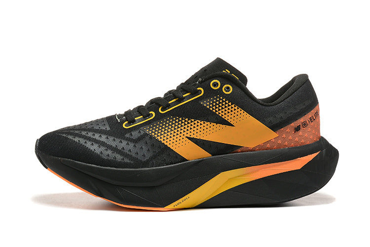 New Balance SC Elite V4 Preto com Laranja