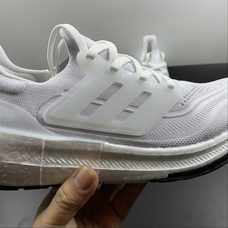 Adidas Ultraboost Light 23 Branco