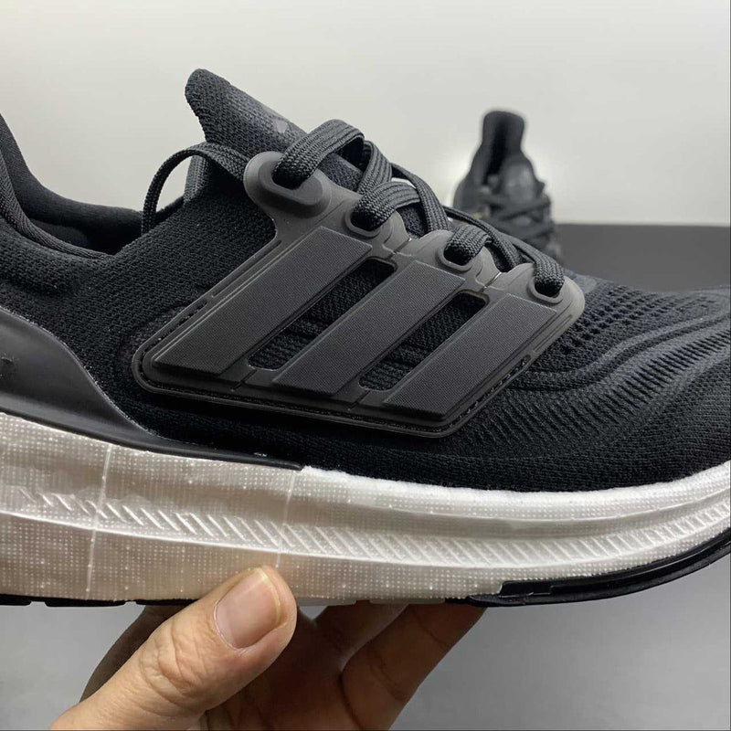 Adidas Ultraboost Light 23 Preto e Branco